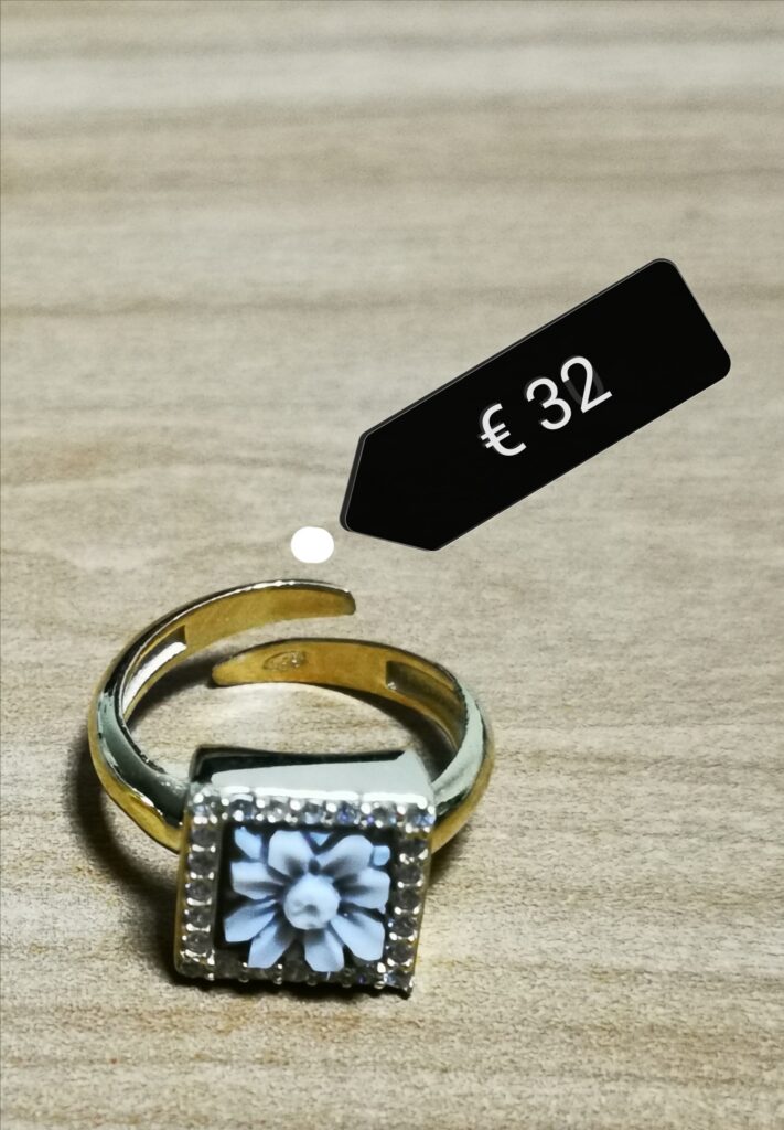 Anello con cammeo quadrato