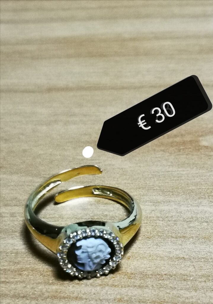 Anello con cammeo tondo