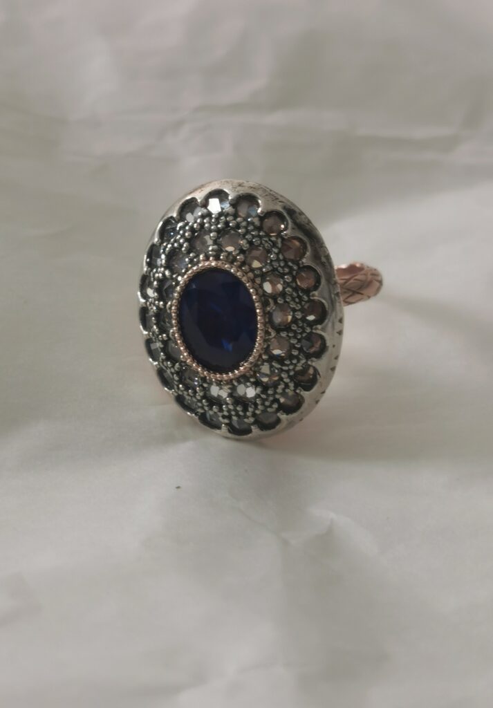 Anello "Toppa" ovale e zaffiro