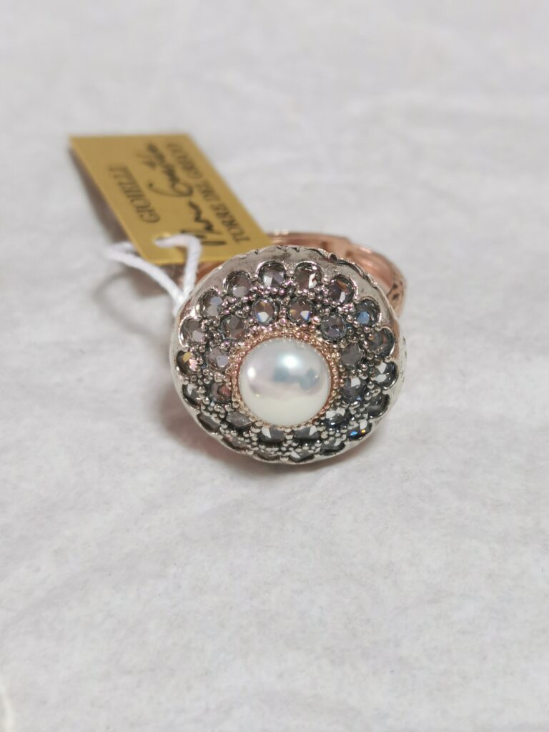Anello "Toppa" tondo con perla